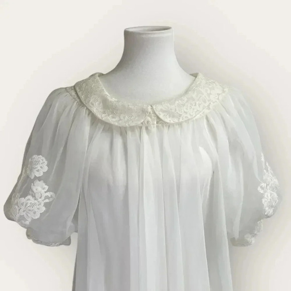 SOLD - Vintage Sheer Chiffon Peignoir robe. Boudoir Creamy White Bridal 1960’s - Picture 4 of 16